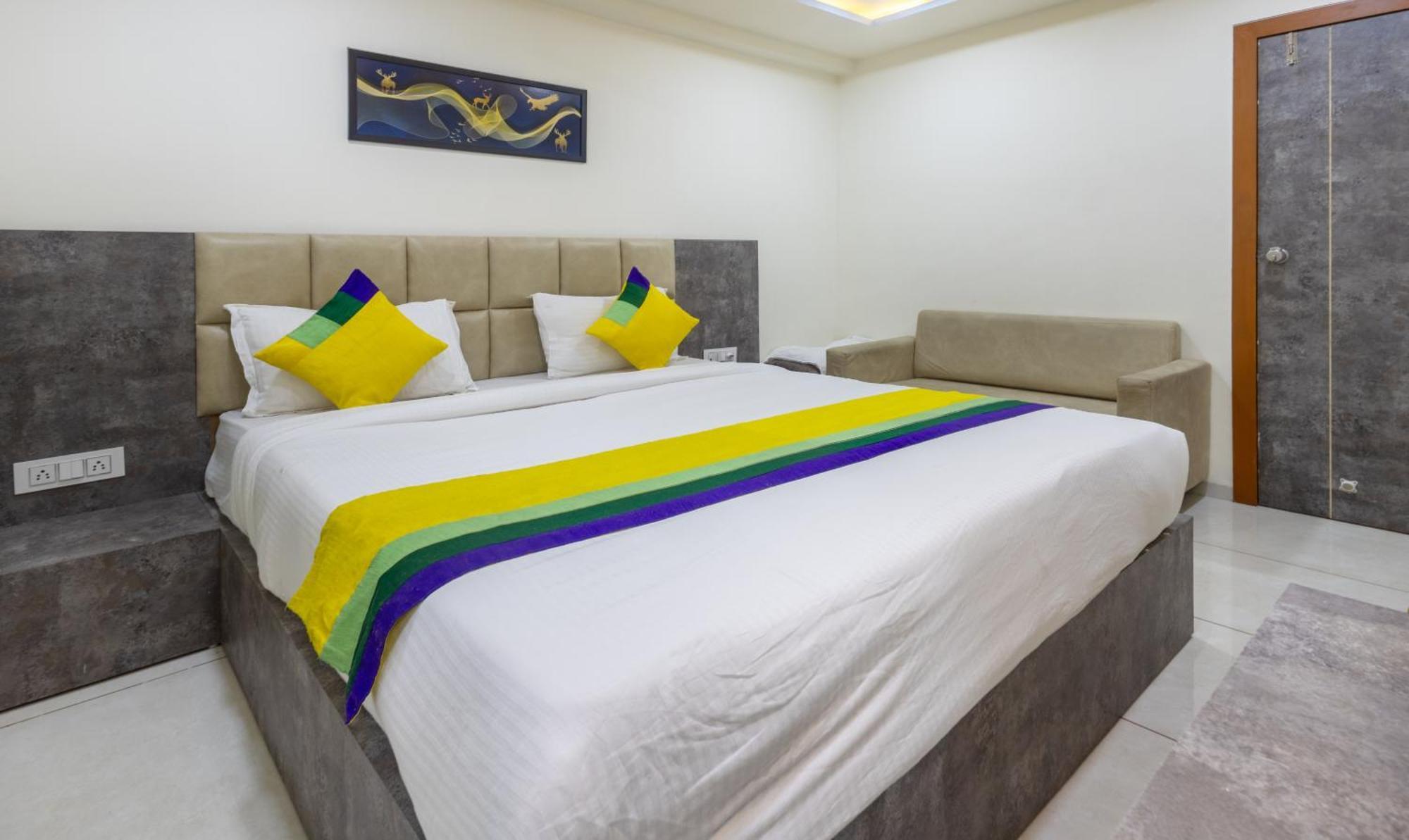 Itsy Hotels Signature, Nehru Nagar Ахмедабад Экстерьер фото